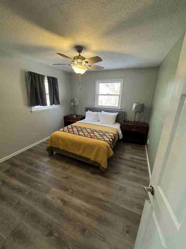 3742 School St - Photo 3 of 10