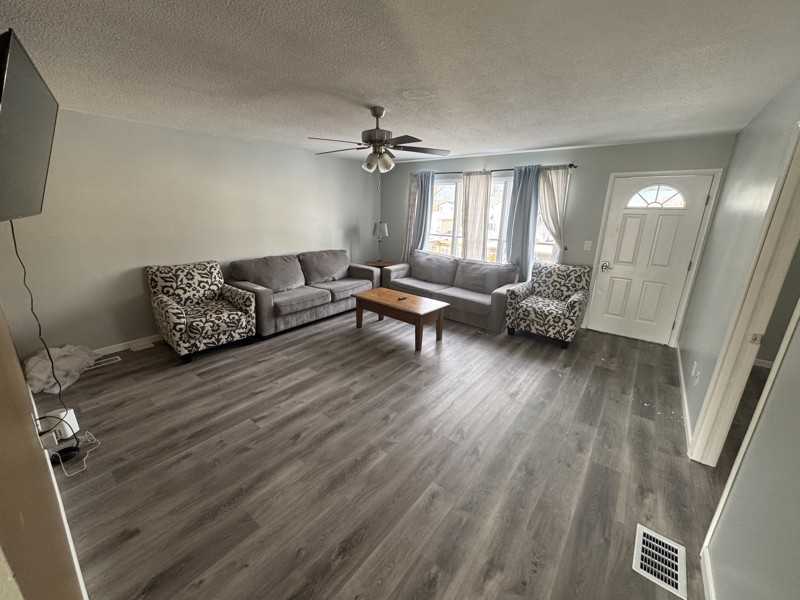 3742 School St - Photo 4 of 10