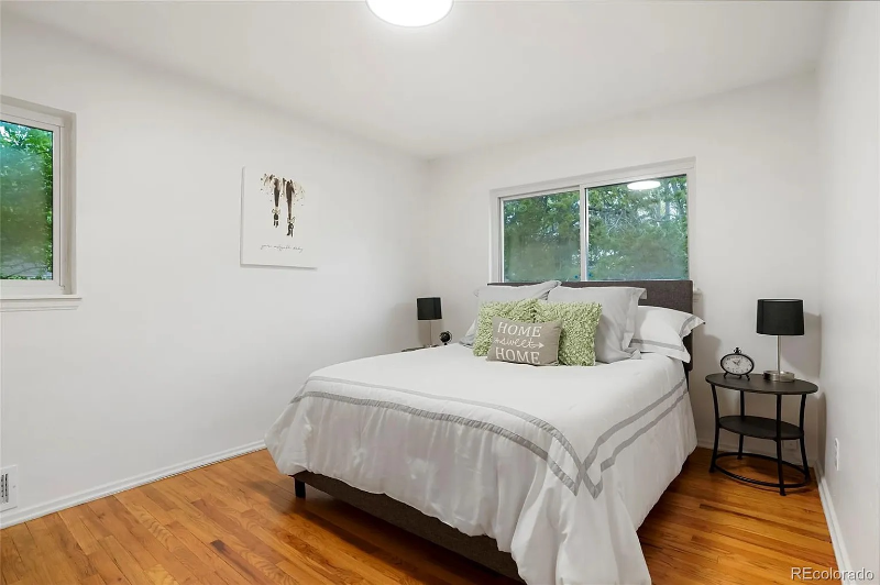 2840 S Yates St - Photo 2 of 16