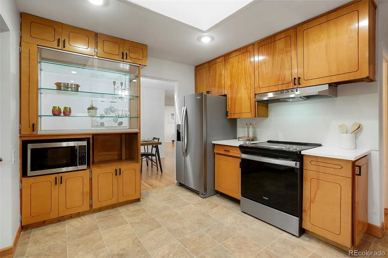 2840 S Yates St - Photo 4 of 16