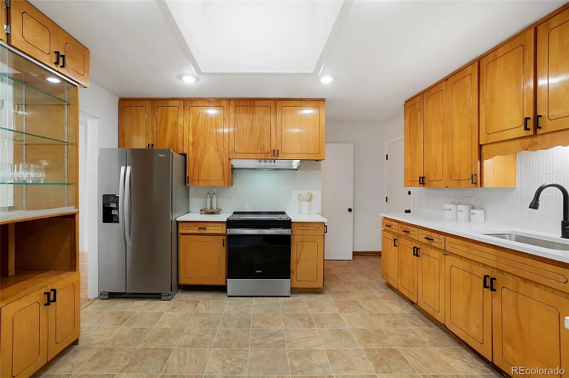 2840 S Yates St - Photo 7 of 16