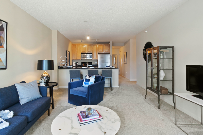 376 N Desplaines St - Photo 2 of 13