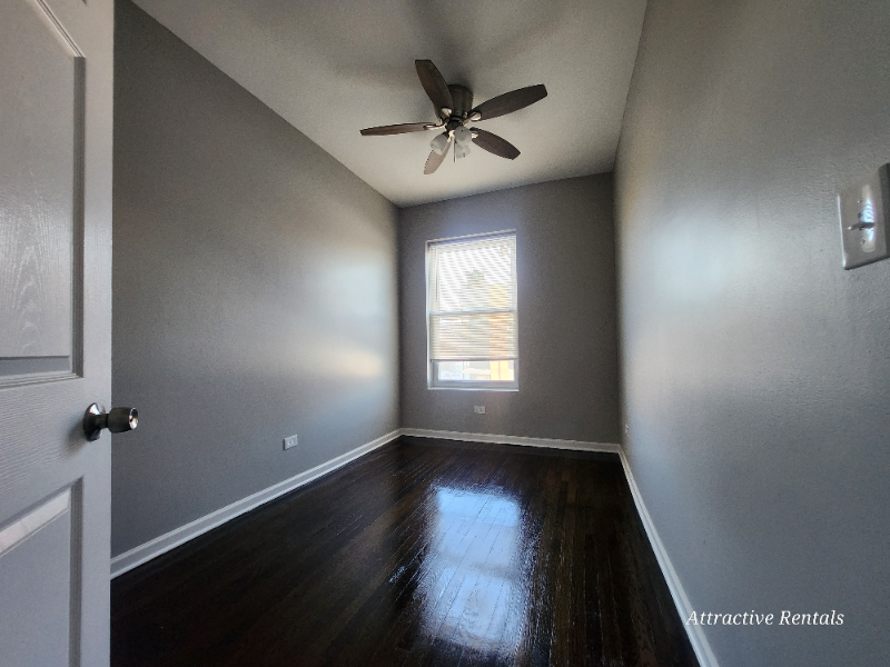 3658 S Indiana Ave - Photo 3 of 17