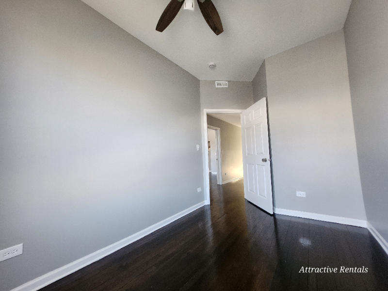 3658 S Indiana Ave - Photo 4 of 17