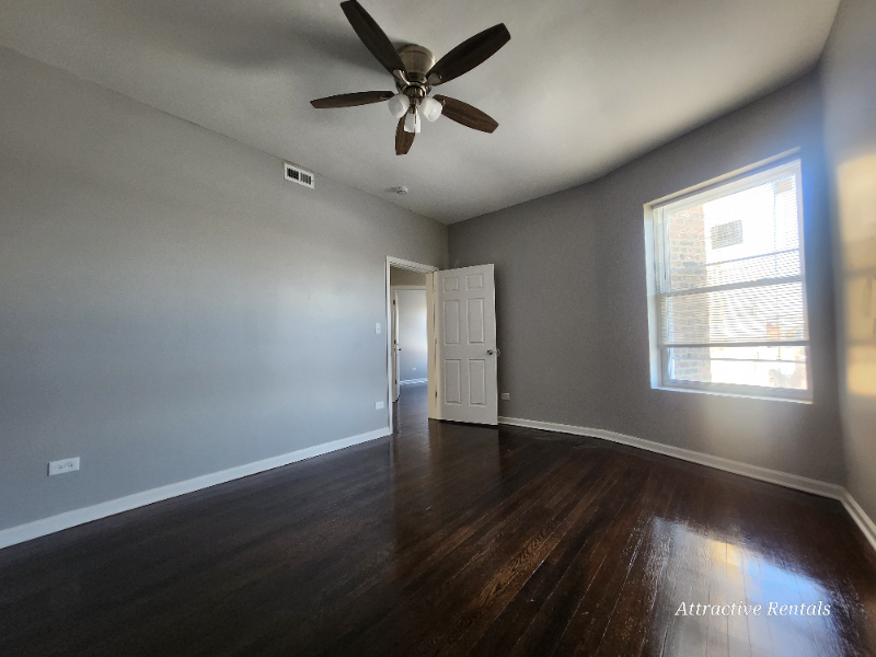 3658 S Indiana Ave - Photo 6 of 17