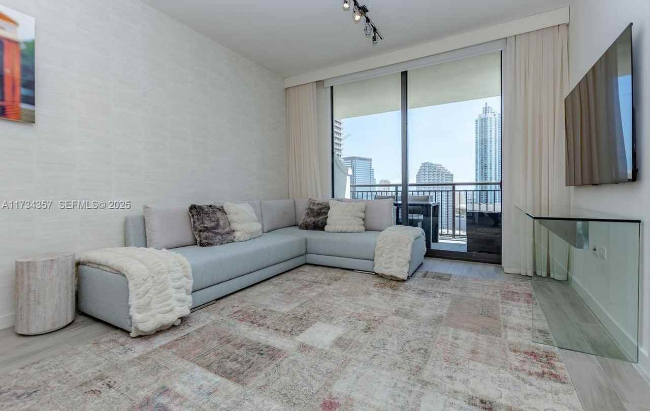 1100 S Miami Ave #3102 - Photo 3 of 23