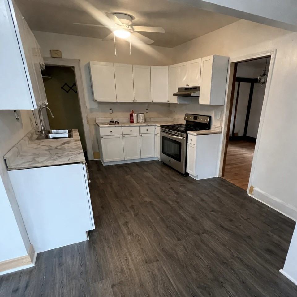 1604 Benton St - Photo 2 of 9