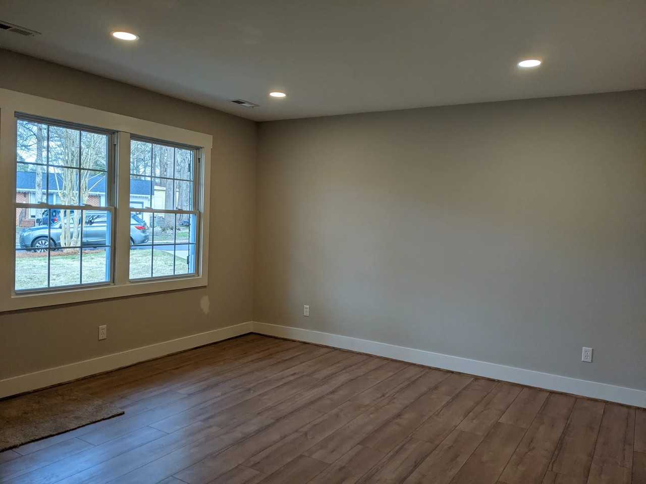 1603 Foxwood Dr - Photo 4 of 19