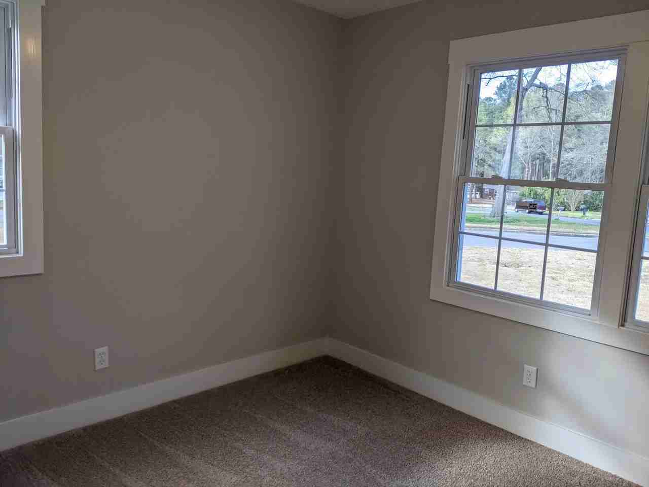 1603 Foxwood Dr - Photo 6 of 19