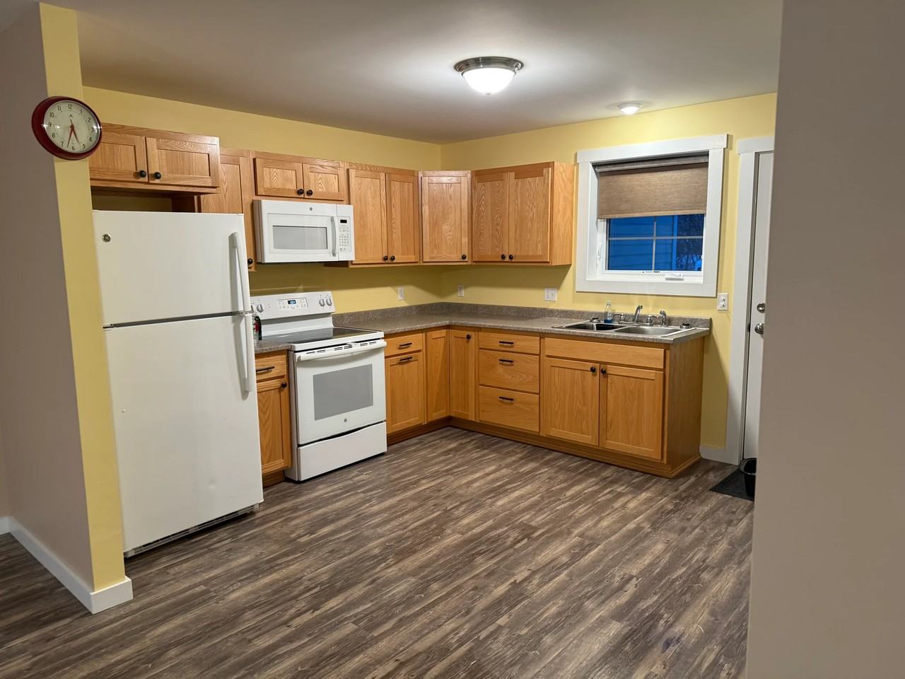 125 High St #B - Photo 4 of 9