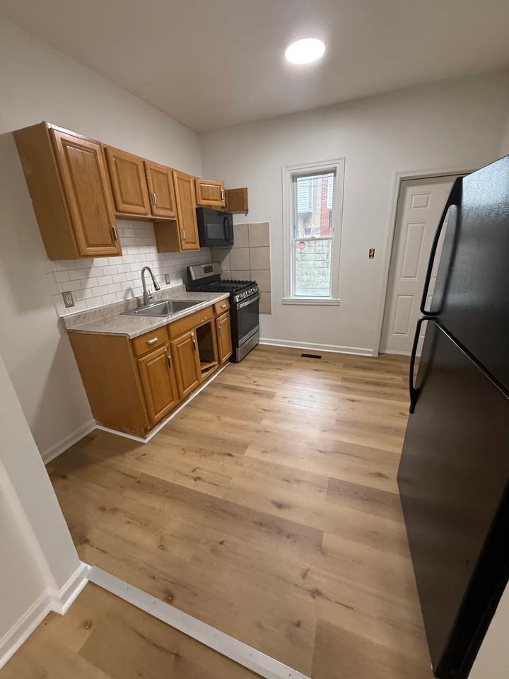 1338 S Myrtlewood St - Photo 4 of 13