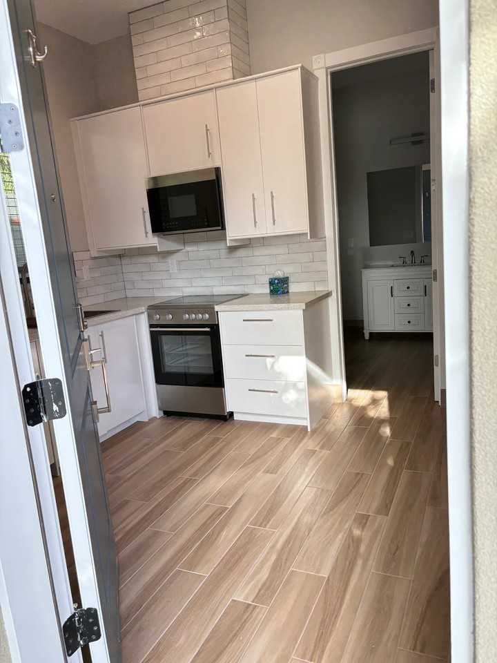 537 S 96th St #B - Photo 2 of 14