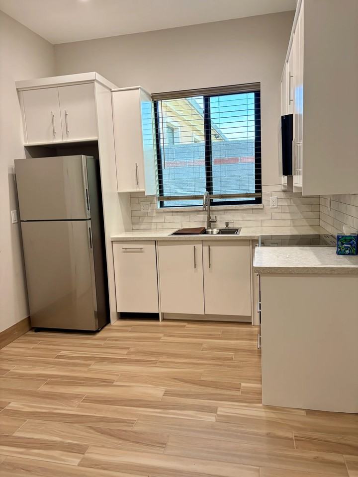 537 S 96th St #B - Photo 3 of 14