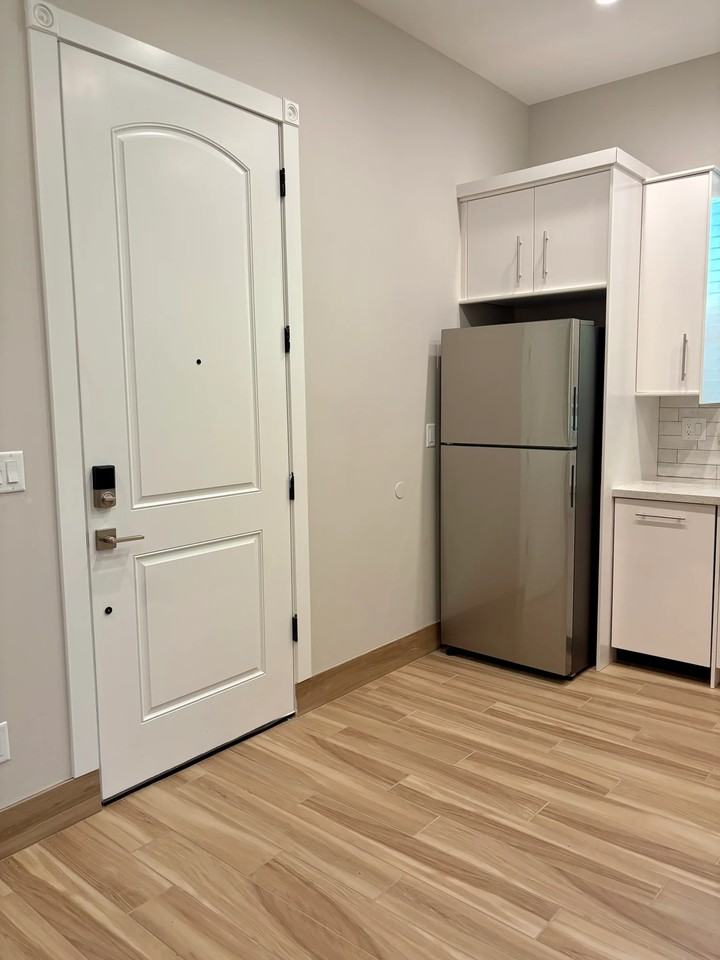 537 S 96th St #B - Photo 4 of 14