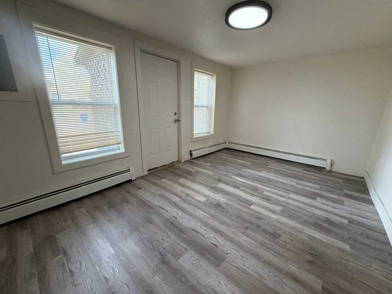 218 3rd St Se - Photo 2 of 18