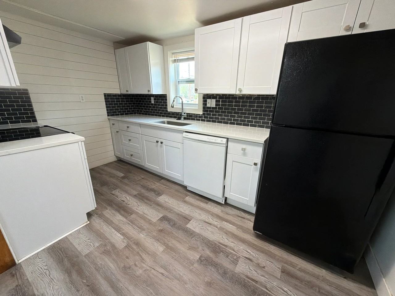 218 3rd St Se - Photo 6 of 18