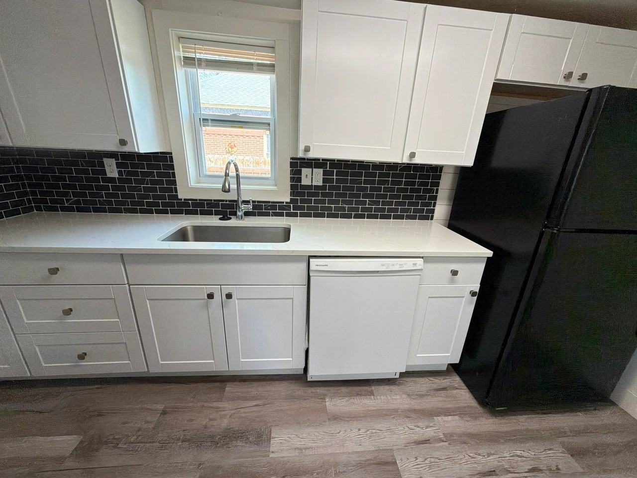 218 3rd St Se - Photo 7 of 18