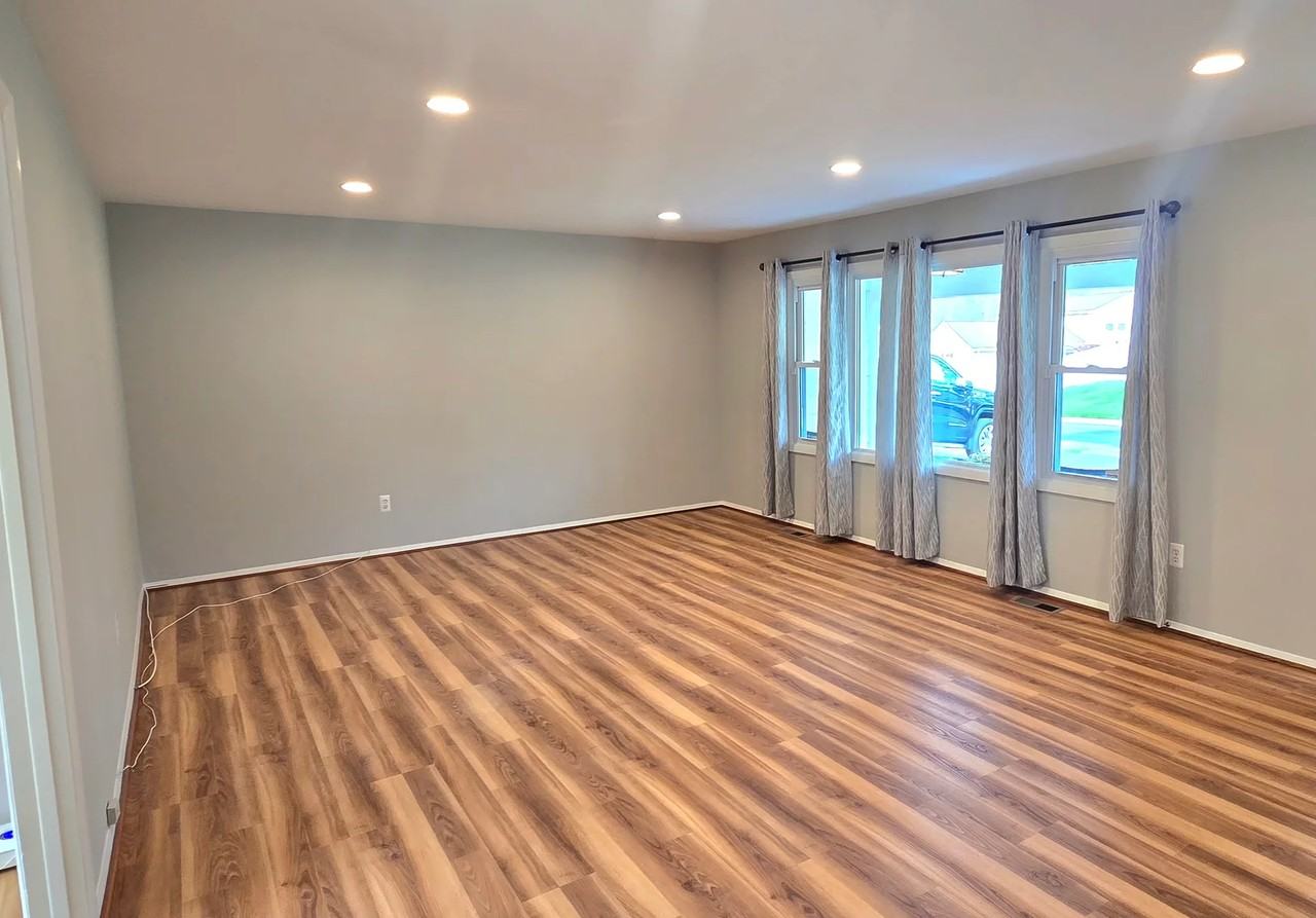 16005 Pennant Ln - Photo 2 of 20