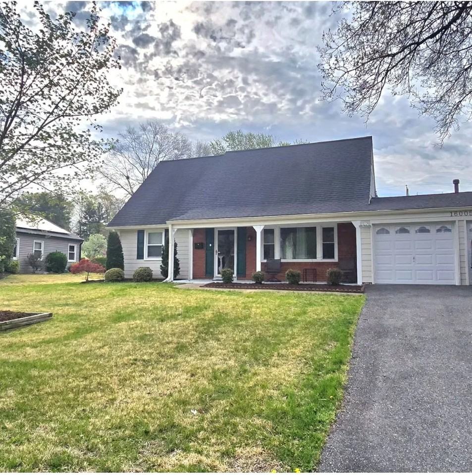 16005 Pennant Ln - Photo 3 of 20