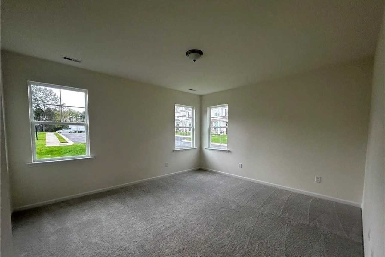 927 Scott Ter - Photo 5 of 11