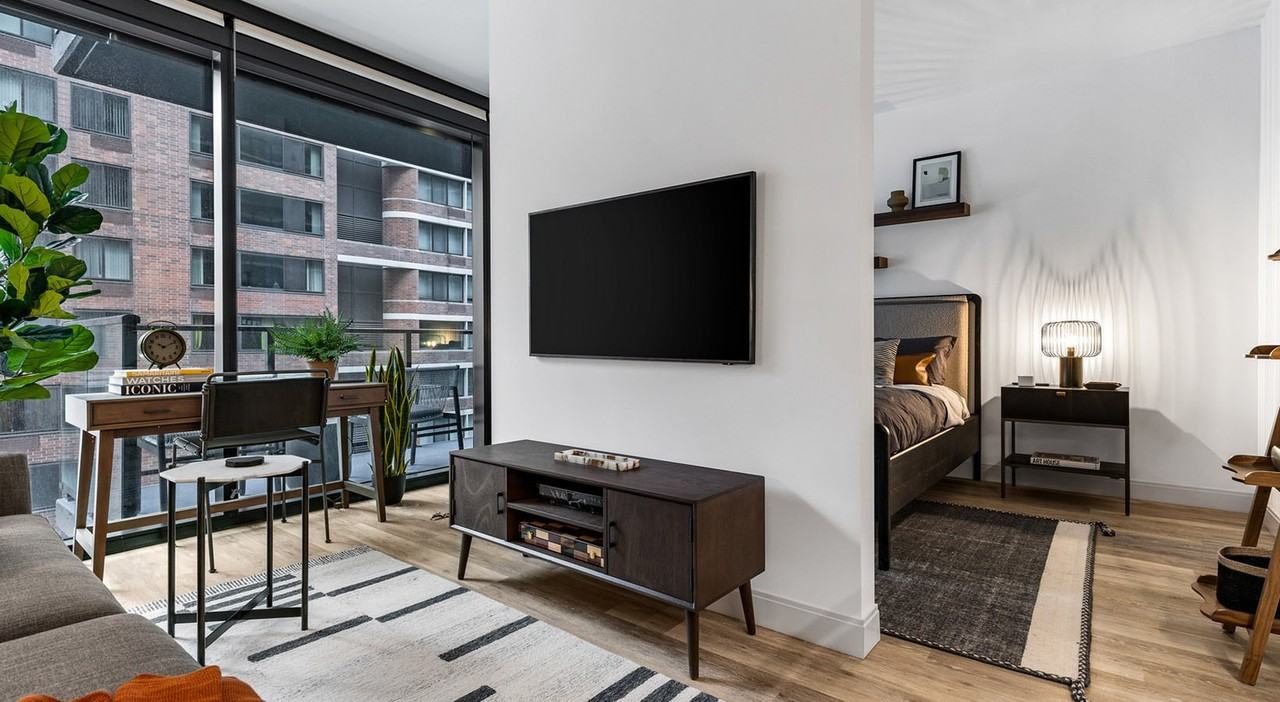 238 E Grand Ave - Photo 3 of 10