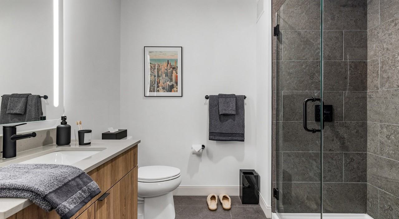 238 E Grand Ave - Photo 5 of 10