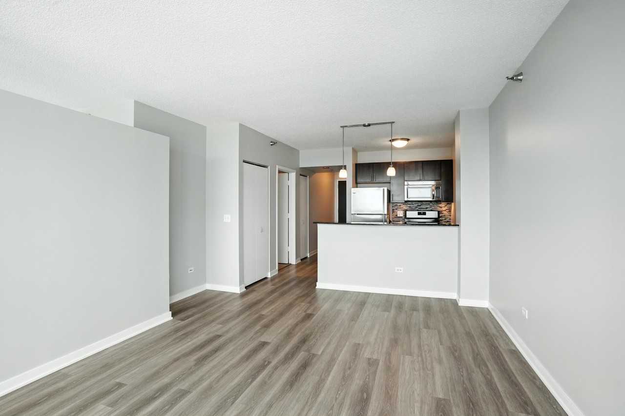 385 E Ohio St - Photo 2 of 17