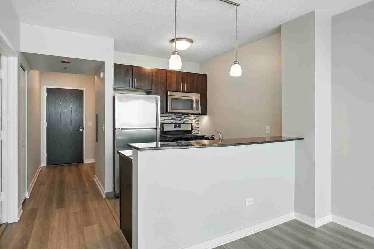 385 E Ohio St - Photo 5 of 17