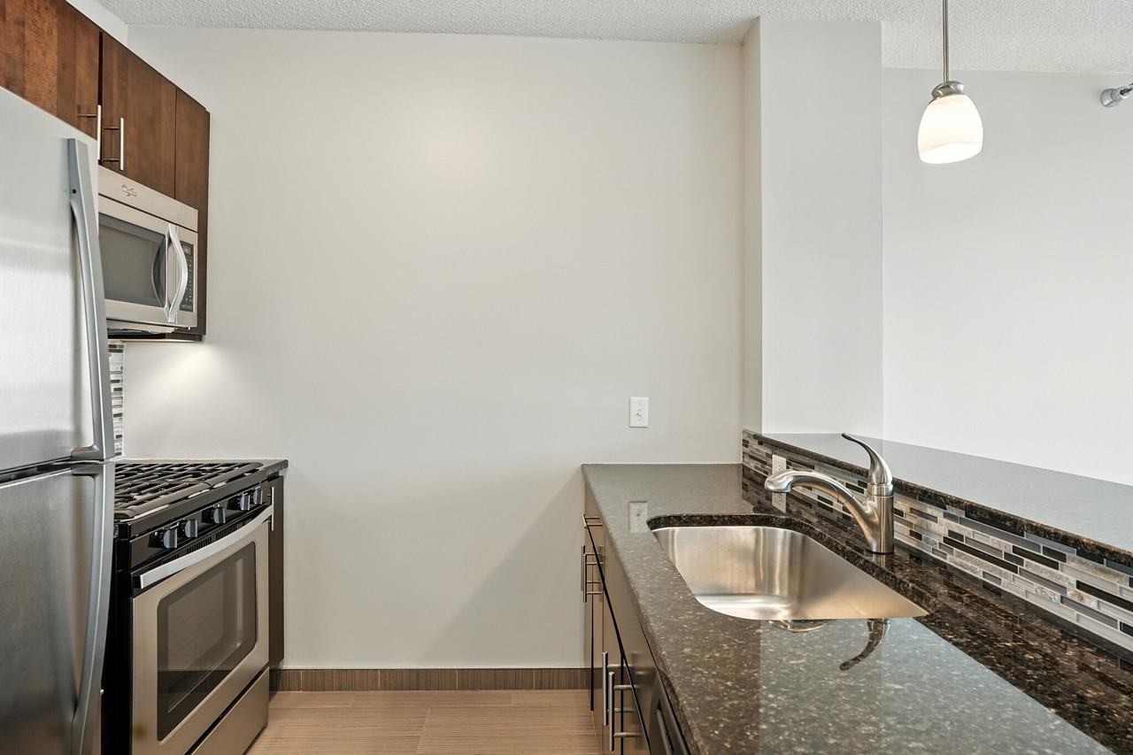 385 E Ohio St - Photo 6 of 17