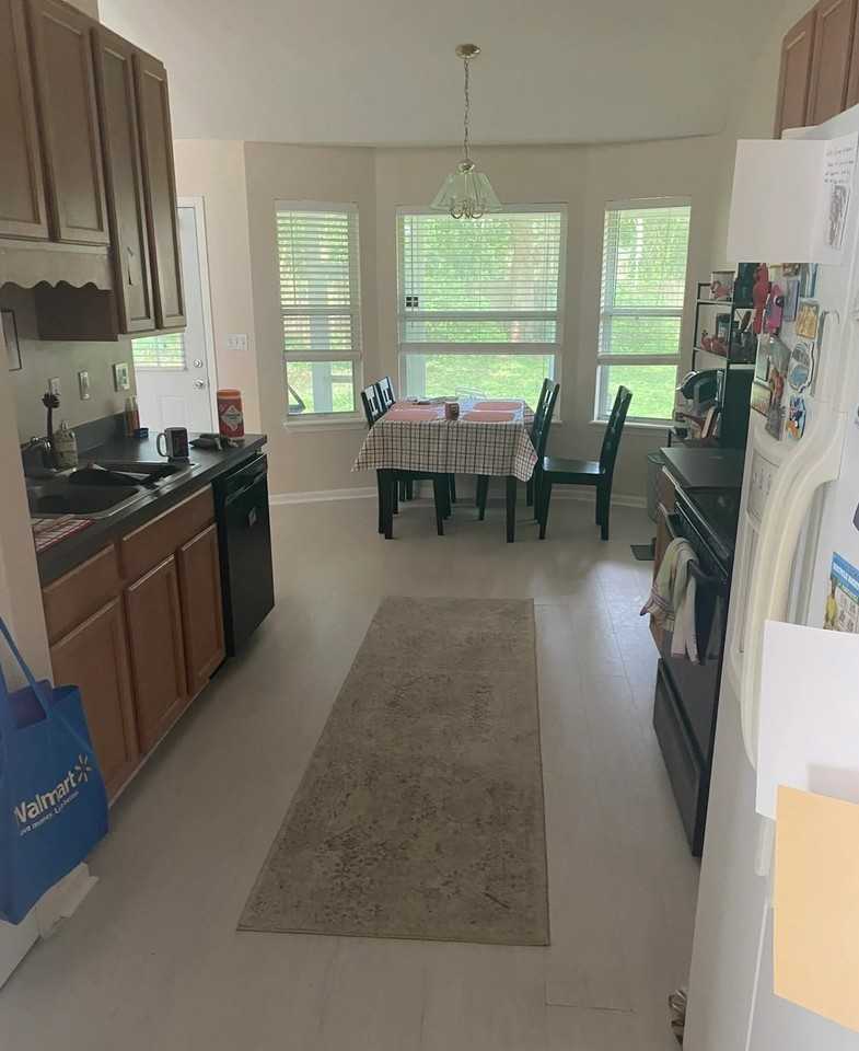 1910 Jason Scott Dr - Photo 2 of 9