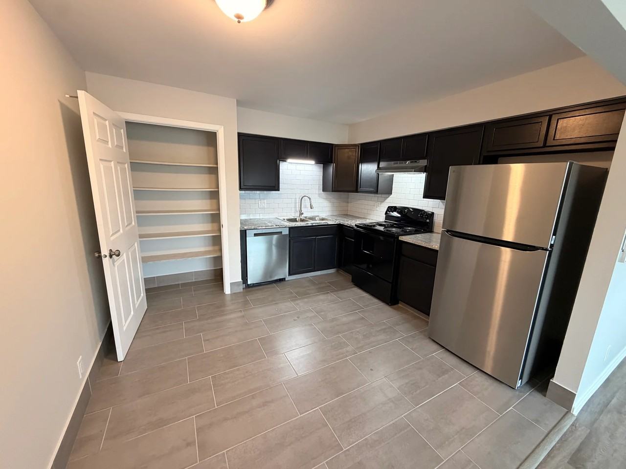 138 Flintridge Dr - Photo 5 of 9