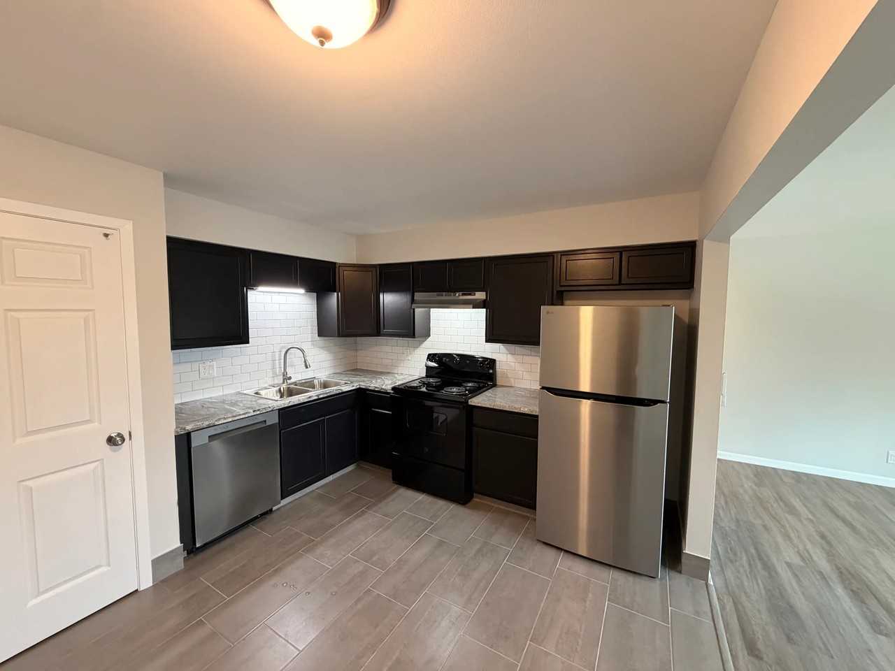 138 Flintridge Dr - Photo 6 of 9