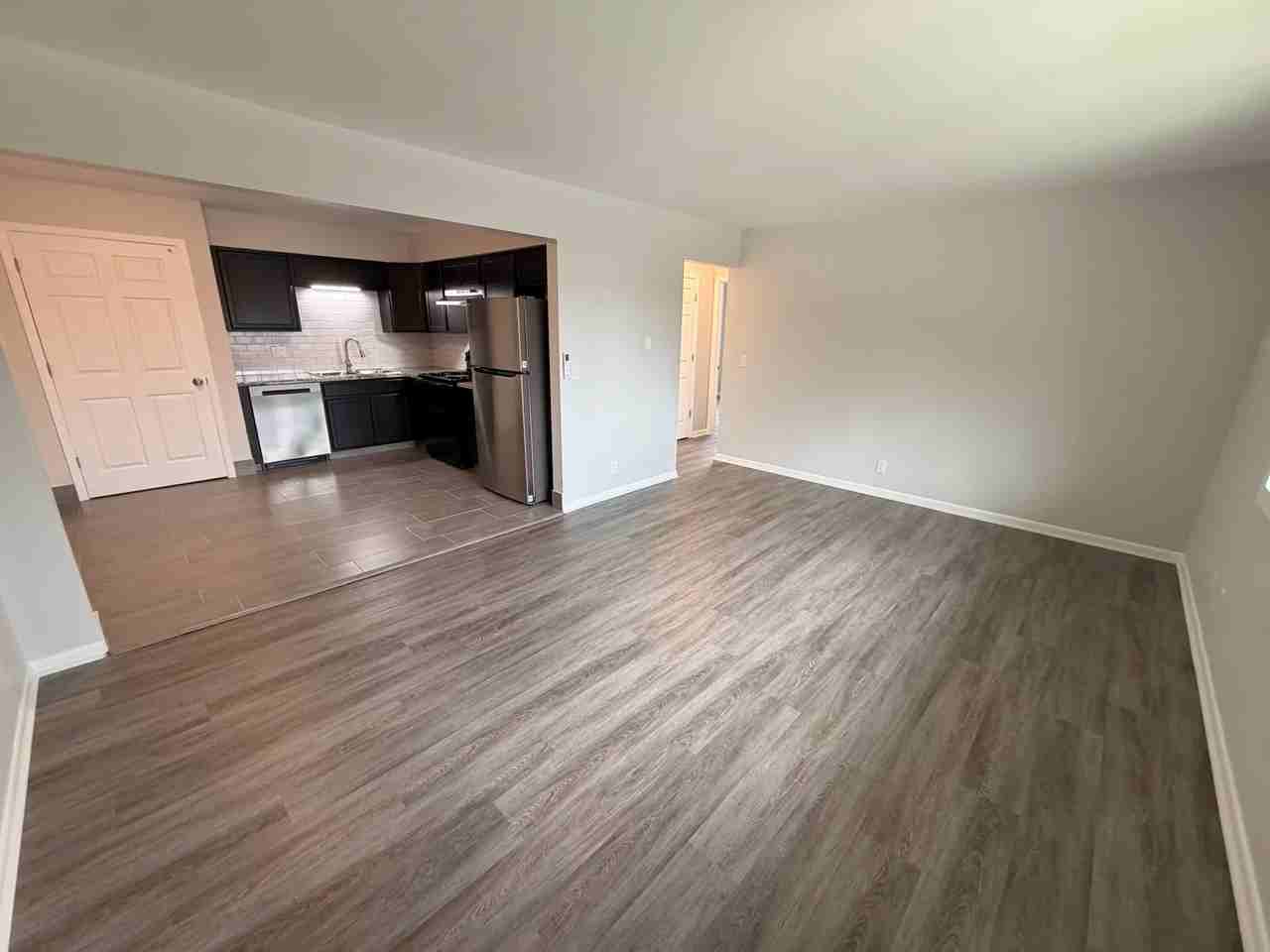 138 Flintridge Dr - Photo 7 of 9