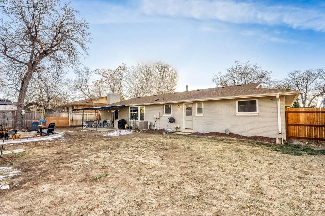 628 S Oswego Ct - Photo 3 of 19