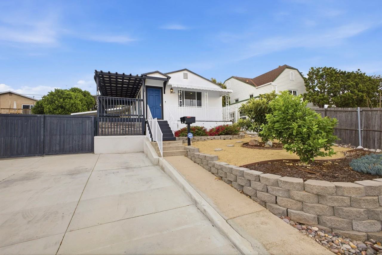 7080 Mohawk St - Photo 2 of 19