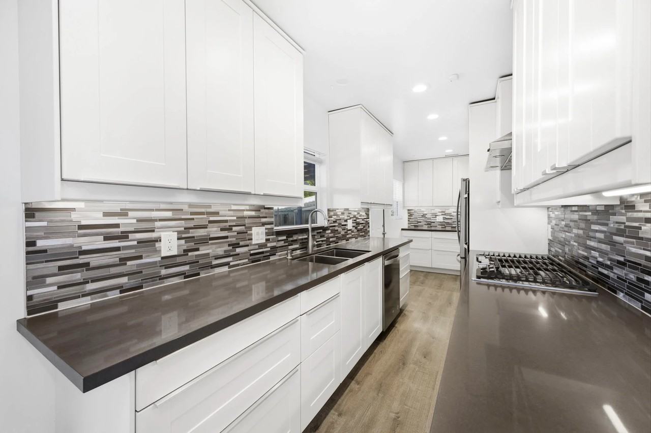 7080 Mohawk St - Photo 7 of 19