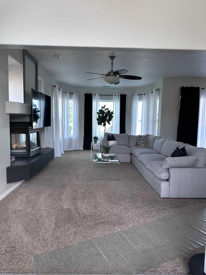 13335 Yellowstone Ave - Photo 2 of 10