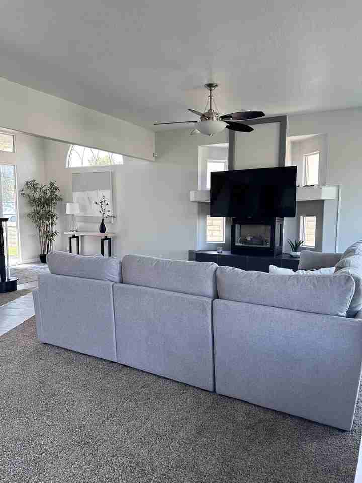 13335 Yellowstone Ave - Photo 3 of 10