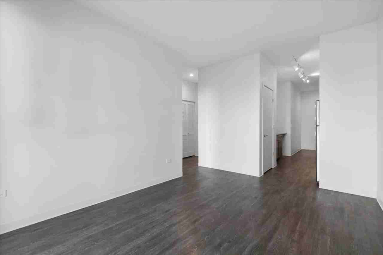 839 N Milwaukee Ave #212 - Photo 4 of 10