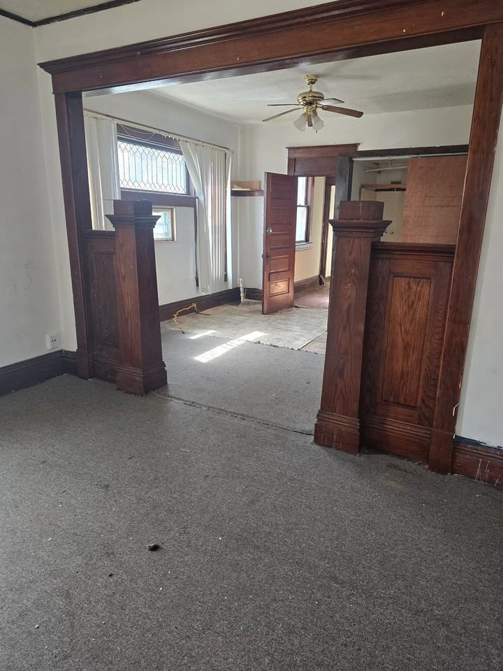 1045 N Monroe St - Photo 2 of 20