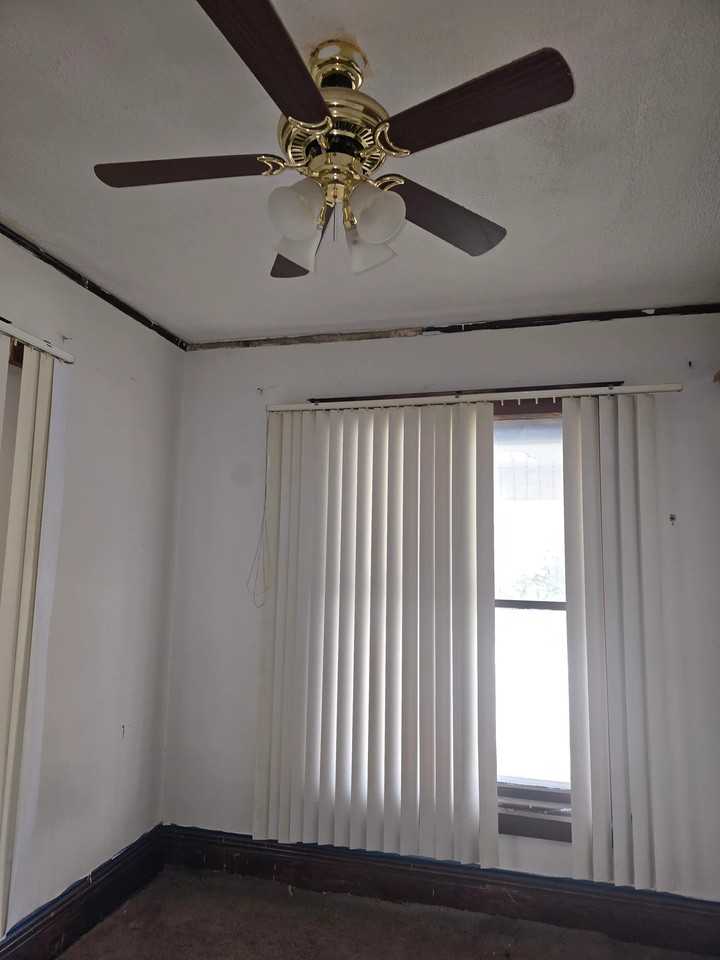 1045 N Monroe St - Photo 3 of 20