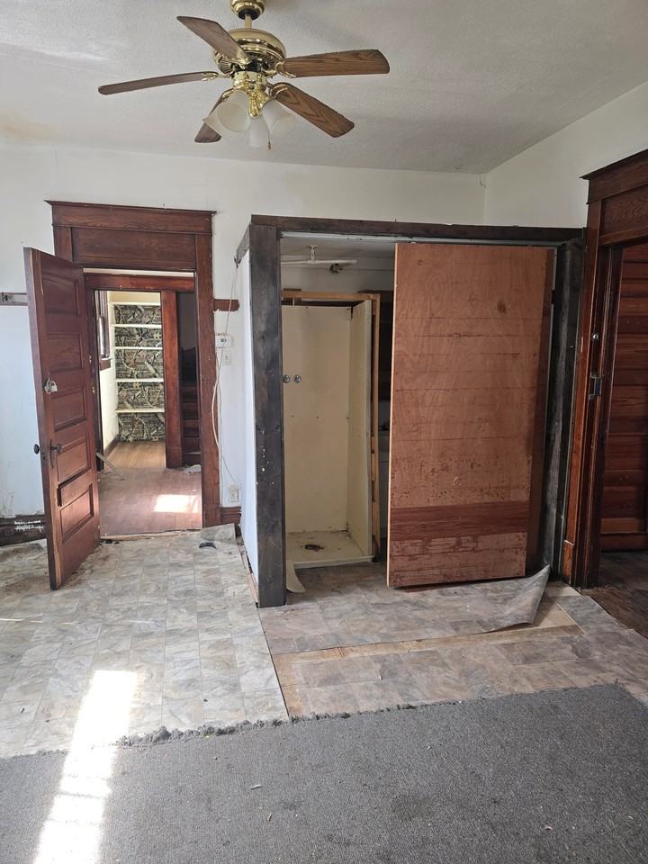 1045 N Monroe St - Photo 4 of 20