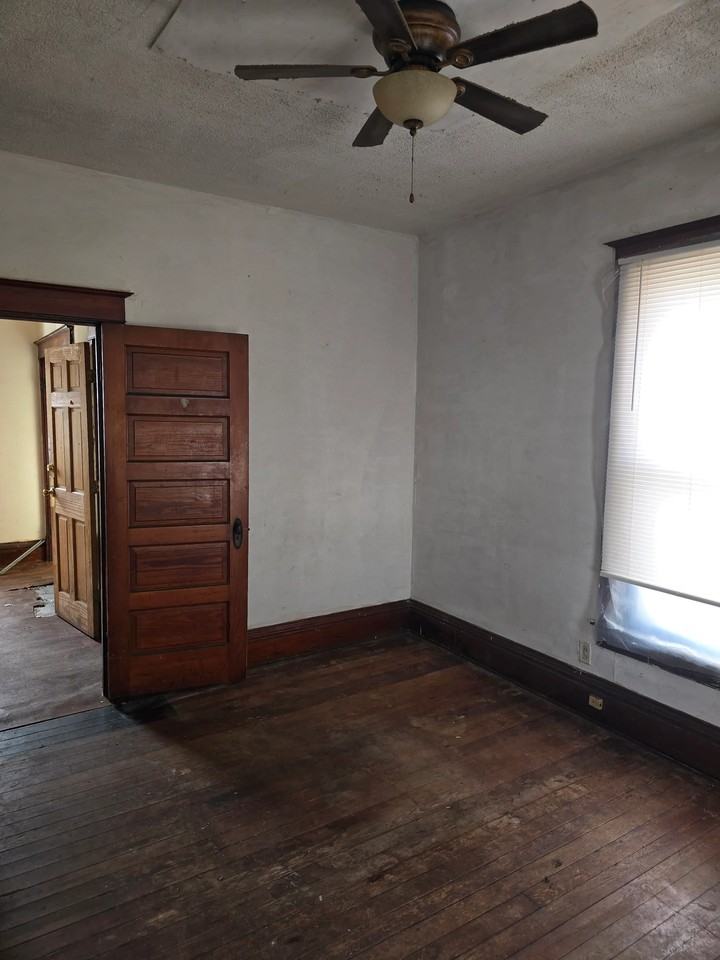 1045 N Monroe St - Photo 6 of 20