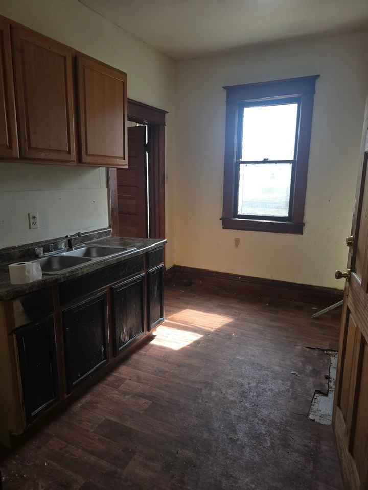 1045 N Monroe St - Photo 7 of 20