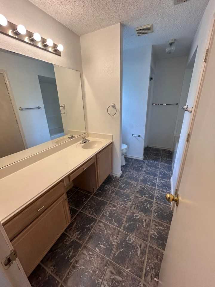 1011 Windymeadow Ln - Photo 2 of 4