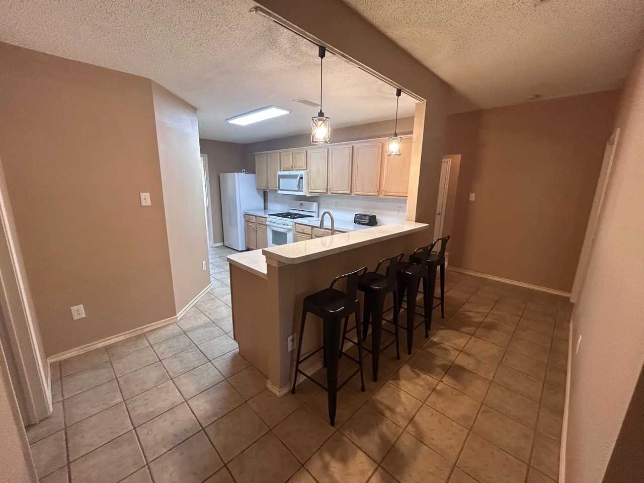 1011 Windymeadow Ln - Photo 3 of 4