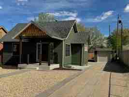 featured image of 424 Colorado Ave