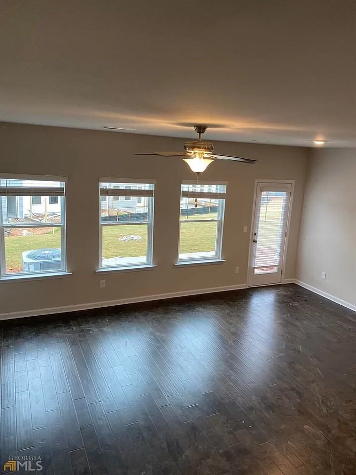 3508 Lakeview Crk - Photo 2 of 5