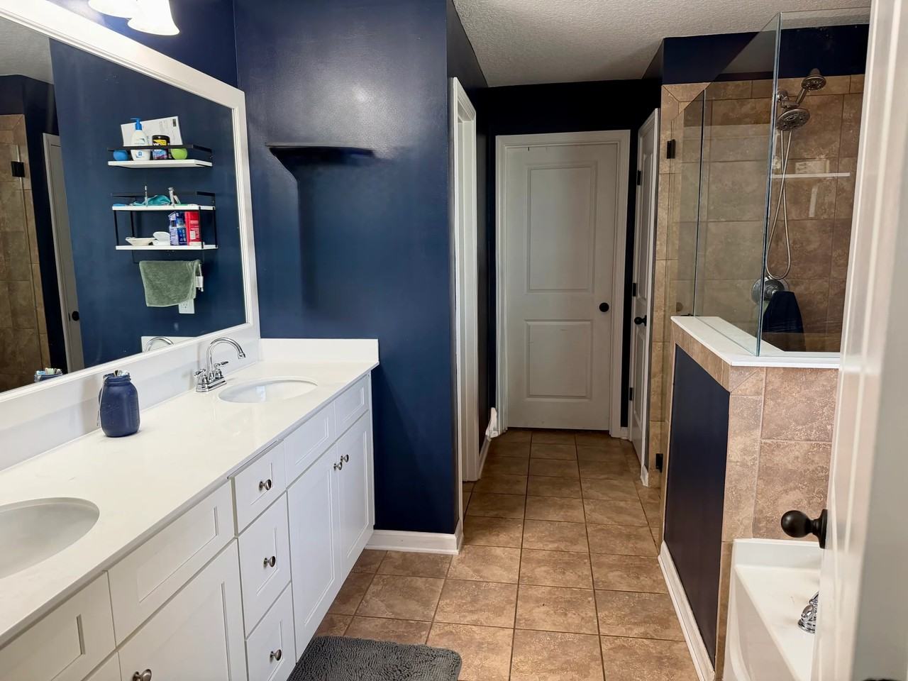 366 Harley Dr - Photo 3 of 5