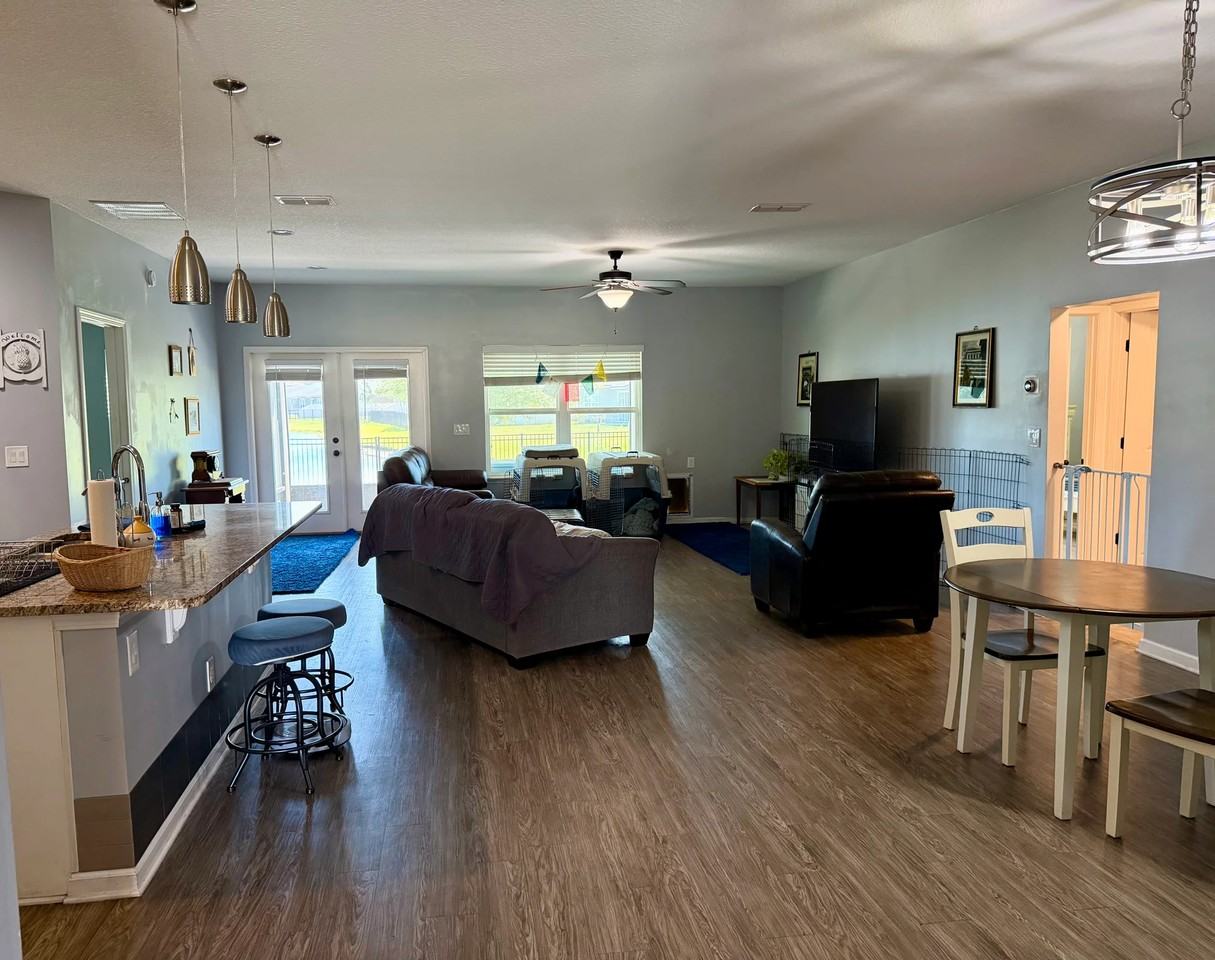 366 Harley Dr - Photo 4 of 5